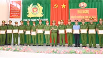 Khen thưởng 32 cá nhân có thành tích xuất sắc trong khám phá chuyên án giết, cướp
