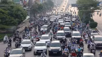 Nhiều tuyến đường Thủ đô ùn tắc trở lại ngày đầu nới lỏng giãn cách