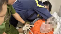 Cảnh sát kịp cứu du khách nước ngoài có trọng lượng “khủng” gặp nạn tại Ngũ Hành Sơn