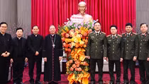 Phối hợp vận động, tuyên truyền bà con giáo dân thực hiện tốt các chủ trương, đường lối của Đảng