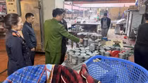 Khởi tố 2 mẹ con chủ cơ sở sản xuất thực phẩm chứa hàn the ở Hưng Yên