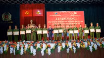 Khen thưởng các tập thể, cá nhân triệt phá vụ án “Xôi Lạc TV”