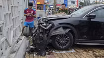 Đạp nhầm chân ga, ô tô hất văng 5 xe máy, nhiều người bị thương