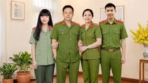 Như thể anh đang đi trực vắng nhà...