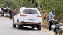 Người đàn ông tử vong với tư thế ngồi trên ghế lái ô tô đậu ven đường