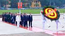 Lãnh đạo Đảng, Nhà nước, Bộ Công an vào Lăng viếng Chủ tịch Hồ Chí Minh