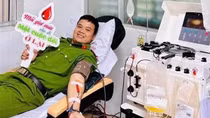 Lan tỏa hình ảnh cán bộ Công an hiến máu tình nguyện trong ngày trực bảo vệ bầu cử