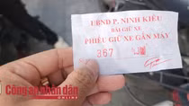 Giá giữ xe xung quanh đường hoa Cần Thơ: Niêm yết 1 kiểu, thu 1 kiểu