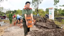 Công an Cà Mau “vượt nắng, thắng mưa” xây dựng nhà tình nghĩa