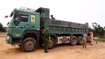 Hà Nội kiểm tra, cắt thùng xe cơi nới để dẹp quá tải từ gốc