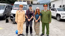 Kịp thời hỗ trợ 2 du khách người Nga đi lạc ở biên giới Việt - Lào