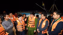 Công an tỉnh Lào Cai xuyên đêm tìm kiếm, cứu nạn, cứu hộ các nạn nhân trong vụ lật thuyền