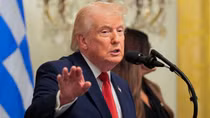 Tổng thống Trump muốn "xem xét lại" quan hệ với NATO