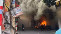 Hà Nội: Cháy lớn do nổ cầu dao điện