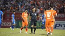 Hai trọng tài FIFA Malaysia điều hành trận “derby Thủ đô” tại vòng 15 V.League