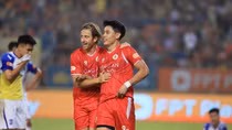 CAHN thắng đậm SLNA: Đình Bắc lập hat-trick