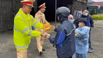 Nghĩa đồng bào trên đường hồi hương