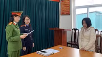 Khởi tố, bắt tạm giam giúp việc bạo hành cụ bà 82 tuổi