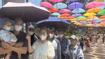 Vườn thú Hà Nội đông vui trong kỳ nghỉ lễ