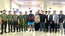Bắt giữ, bàn giao 2 đối tượng truy nã đỏ của Interpol cho Hàn Quốc