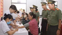 Công an TP Cần Thơ tổ chức khám bệnh, cấp phát thuốc miễn phí vùng đồng bào công giáo