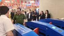 Đường sắt đô thị "hút khách" nhờ soát vé tự động