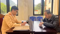 Vượt ẩu trên Quốc lộ, hiểm họa luôn rình rập