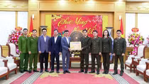 Công an Bắc Ninh tặng quà tại Trung tâm điều dưỡng thương binh Lạng Giang