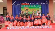 Mang Xuân ấm yêu thương tới trẻ em và các gia đình khó khăn vùng biên Hà Tĩnh