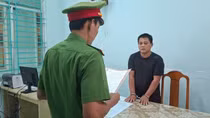 Bắt đối tượng nhậu say gây rối, cản trở và đập phá xe cứu thương