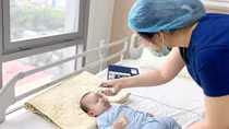 Bùng phát bệnh tay chân miệng, cảnh giác với những biến chứng nguy hiểm