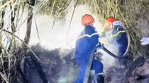 Công an tỉnh Quảng Trị hỗ trợ Lào dập tắt cháy rừng, bảo vệ khu dân cư
