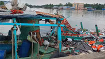 Cháy, nổ tàu cá tại Bến phà Tắc Cậu, 7 người bị thương