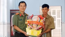 Công an tỉnh An Giang bàn giao 2 căn Nhà Đại đoàn kết tại xã U Minh Thượng