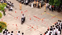 Công an Hà Nội tổ chức "tiết học an toàn giao thông" cho học sinh Thủ đô