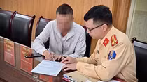 Xử phạt tài xế xe khách cản trở đoàn xe ưu tiên