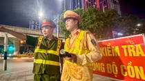 Cảnh sát cắm chốt xuyên đêm xử lý tài xế vi phạm nồng độ cồn