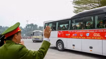 Học viện CSND tổ chức 6 chuyến xe đưa 300 học viên về quê ăn Tết