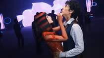 Dán nhãn độ tuổi cho MV: Khi “tấm biển cảnh báo” còn bỏ ngỏ