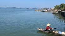 Lật thuyền khi đi xem giải đua ghe trên phá Tam Giang, 2 mẹ con tử vong