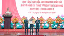 Trao danh hiệu Anh hùng LLVTND tặng Trung tướng Huỳnh Tiền Phong