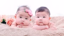 Mùa xuân trọn vẹn đầu tiên của những cặp vợ chồng hiếm muộn