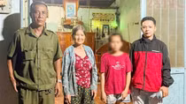 Công an phường ở Cần Thơ đưa bé gái đi lạc về nhà an toàn