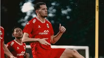 Vướng mắc pháp lý về cầu thủ nhập tịch giữa quy định của FIFA và luật pháp quốc gia