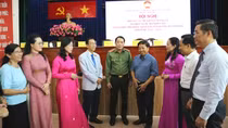 Thứ trưởng Lê Quốc Hùng ghi nhận các ý kiến, kiến nghị của cử tri rất đa dạng, sâu sắc