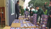 Vận chuyển hơn 1 tấn pháo lậu từ Lào về Việt Nam