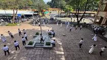 Hạn chế điện thoại trong giờ ra chơi nhằm tạo không gian học đường bổ ích cho học sinh