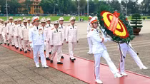 Đoàn đại biểu lực lượng Cảnh sát hình sự vào Lăng viếng Chủ tịch Hồ Chí Minh
