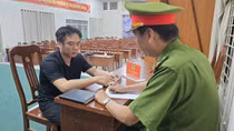 Cướp giật điện thoại rồi… hối hận nhờ người trả lại