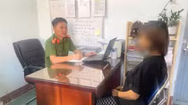 Đôi nam nữ xin đi nhờ vệ sinh, chủ nhà tá hoả phát hiện trẻ sơ sinh tử vong